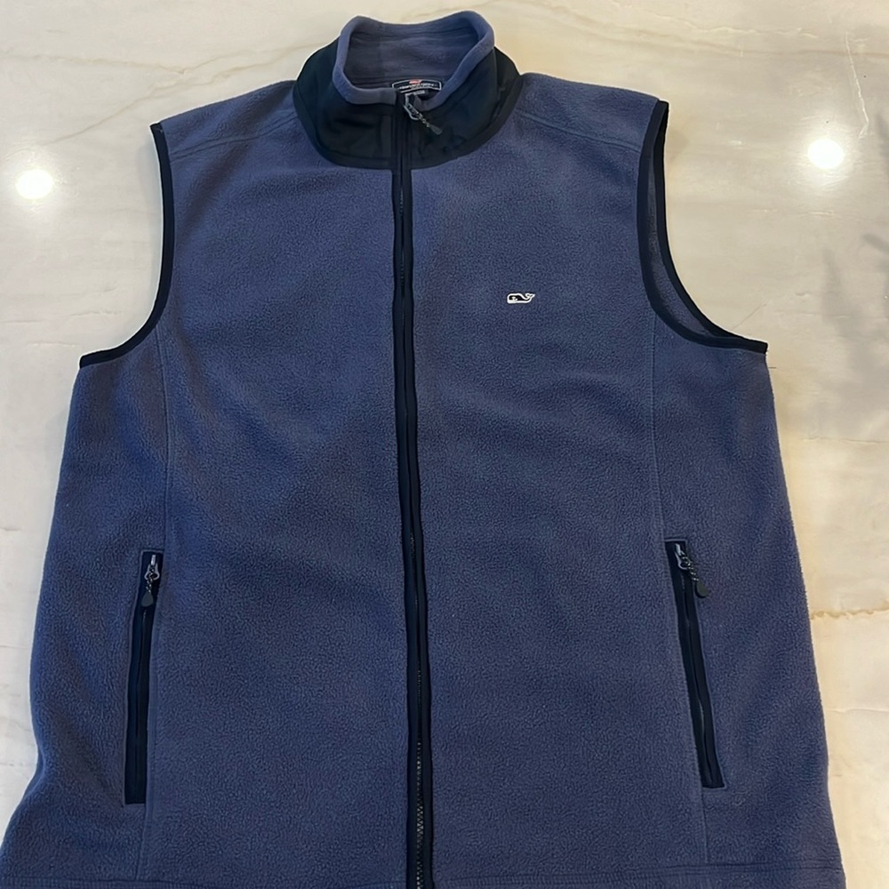 Men's vineyard vines, fleece vest. Size medium.